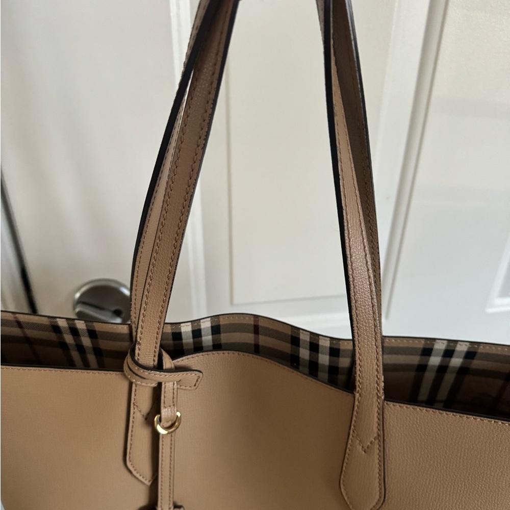 Burberry Medium Haymarket Colours Check Leather Reversible Tote - Picture 5 of 12